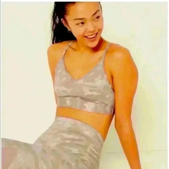 PINK Victoria's Secret Other - NWOT VS PINK Ultimate Lightly Lined Sports Bra Camo XL extra large